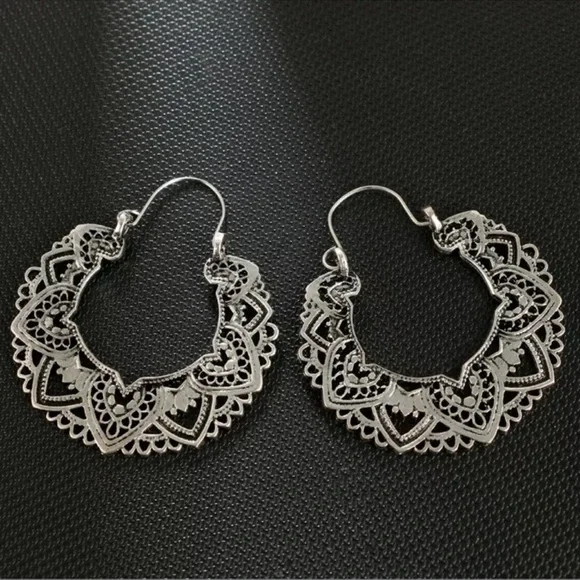 Fashion Hollow S925 silver hoop earrings for women - Picture 2 of 3